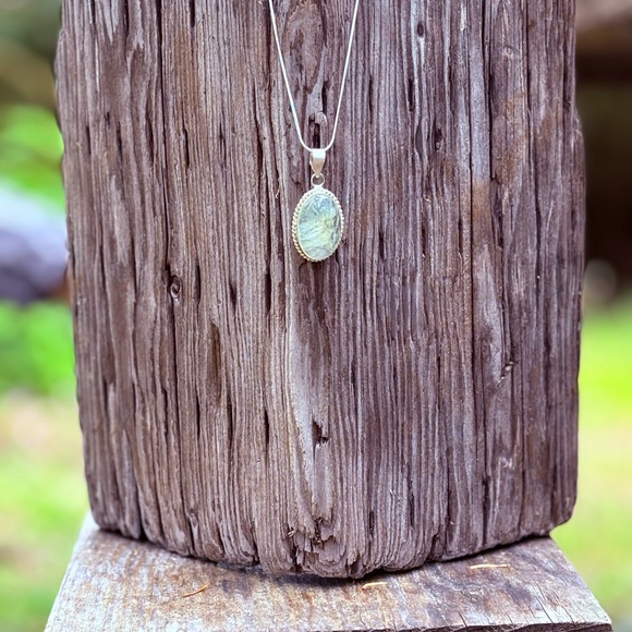Silver & Green Chlorite Pendant Necklace - Picture 1 of 6